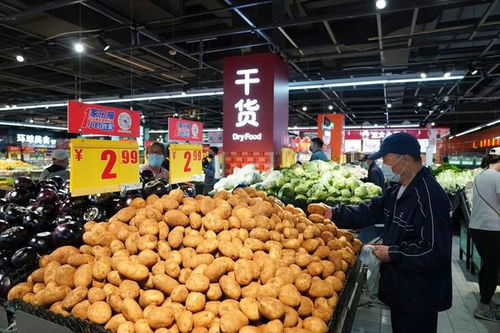 近半感染者与聚餐相关, 五一 还需减少聚集 新京报社论